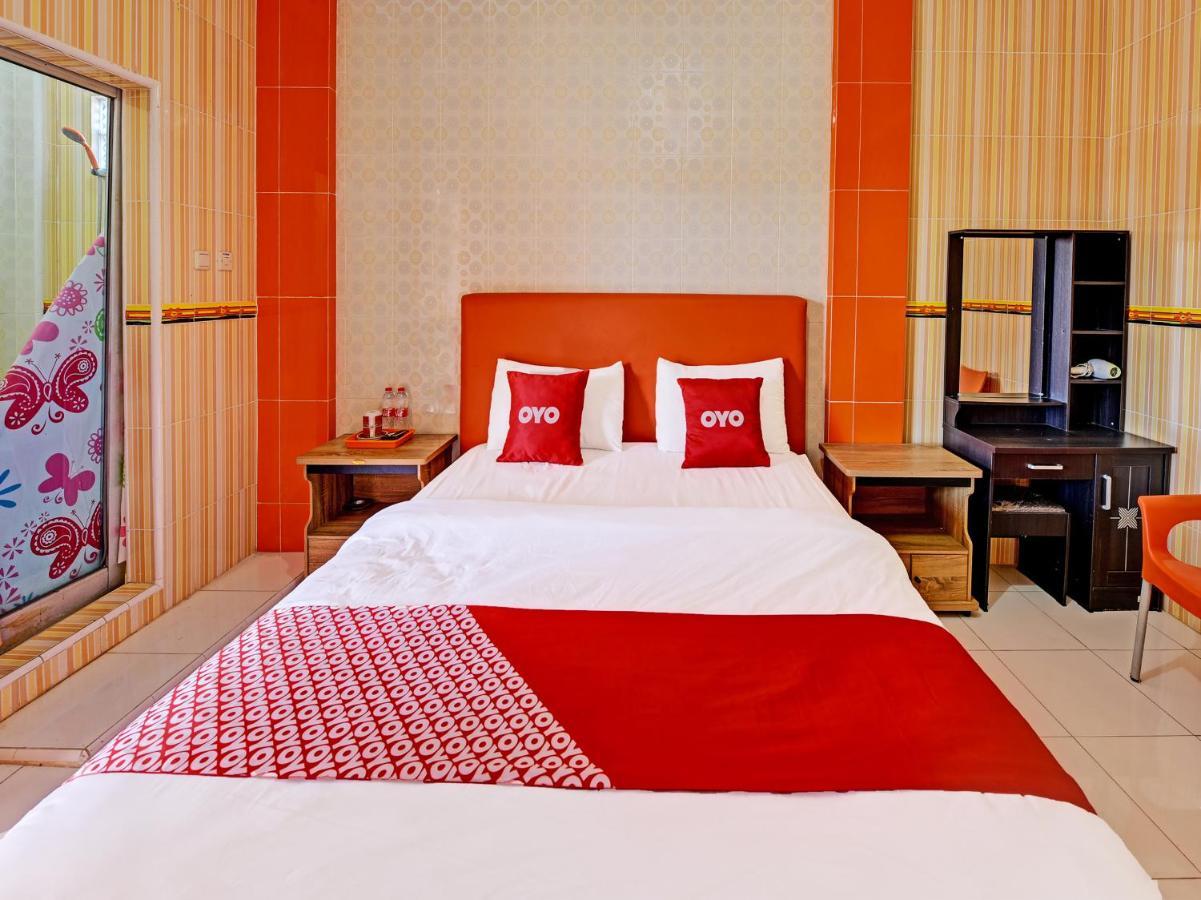 Collection O 91489 Hotel Tanjung Permata Cilacap Exterior photo